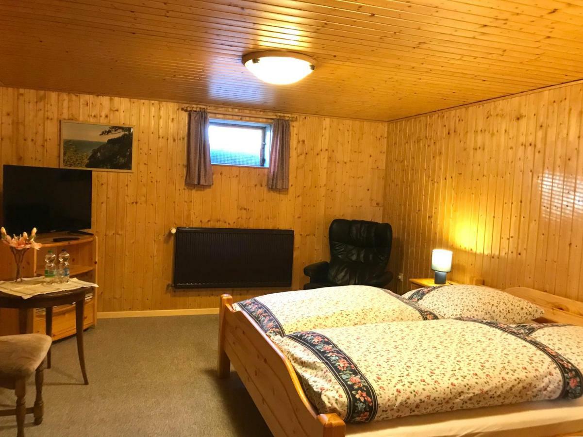 Schoenes Kellerzimmer Mit Bad Lägenhet Mittelangeln Exteriör bild